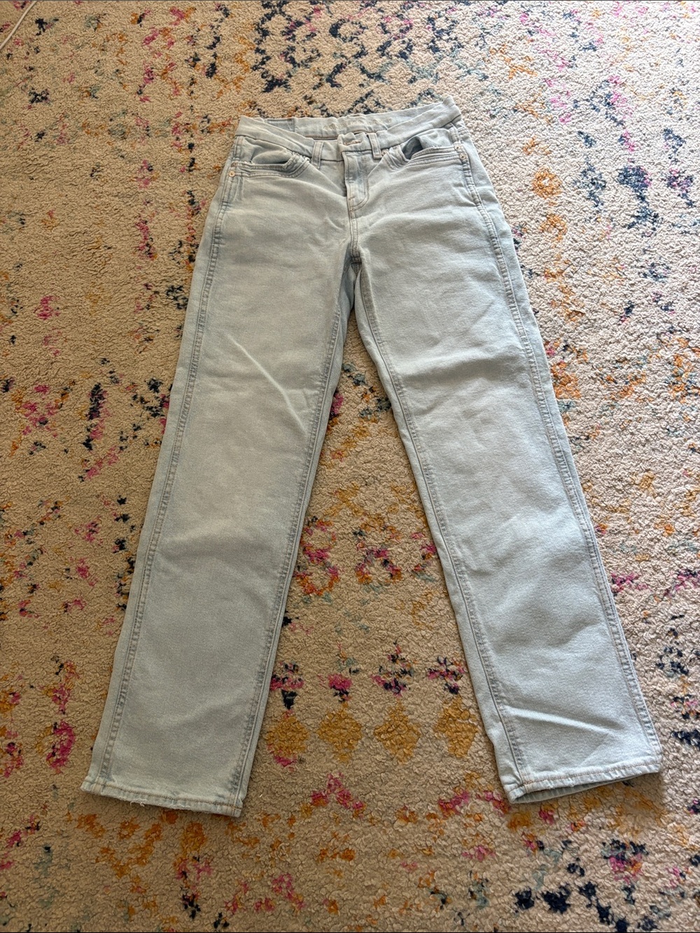 American Eagle Outfitters Straight-Leg Jeans in Pale Gray Wash